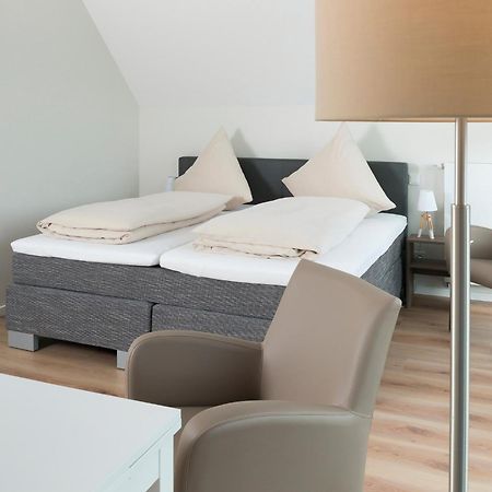 Ostsee - Reetdachhaus Nr 36 "Warder" Im Strand Resort Heiligenhafen Eksteriør bilde